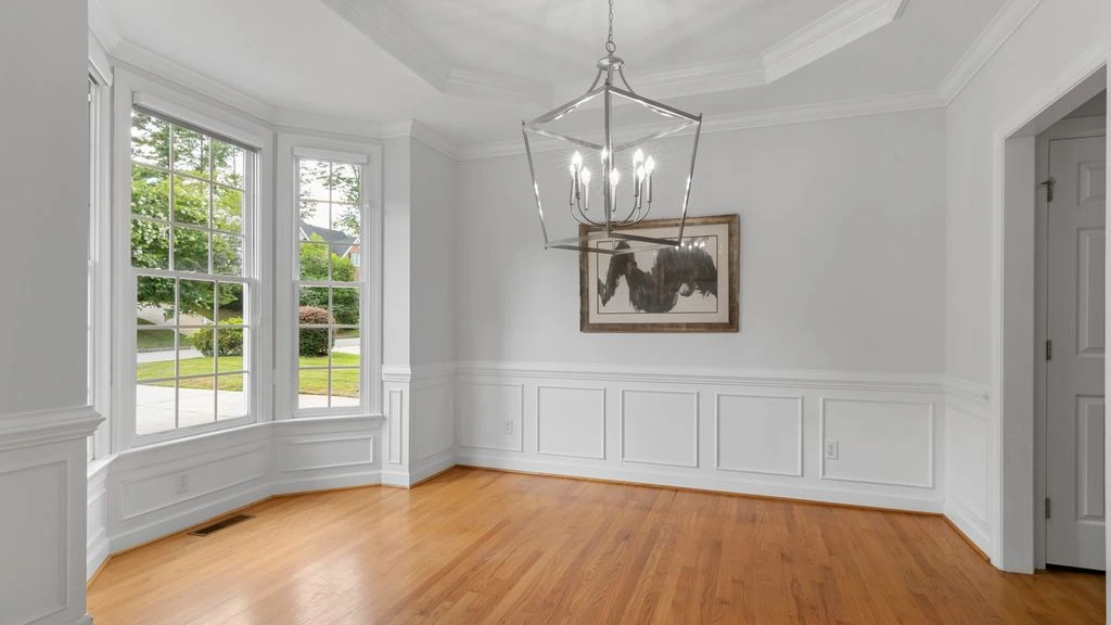 Coastline Realty agent walking a couple through a virtual property tour